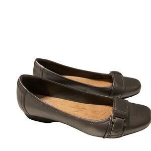 Clarks Flats‎ silver Leather flats Buckle Strap size 9.5